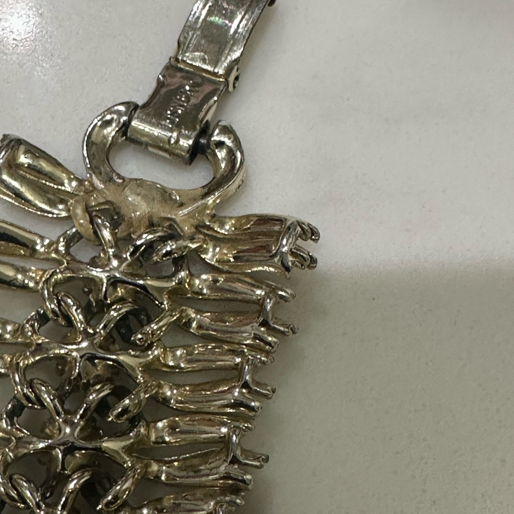 Vintage Lisner silver tone link bracelet/little this colorations due to age - Picture 5 of 9